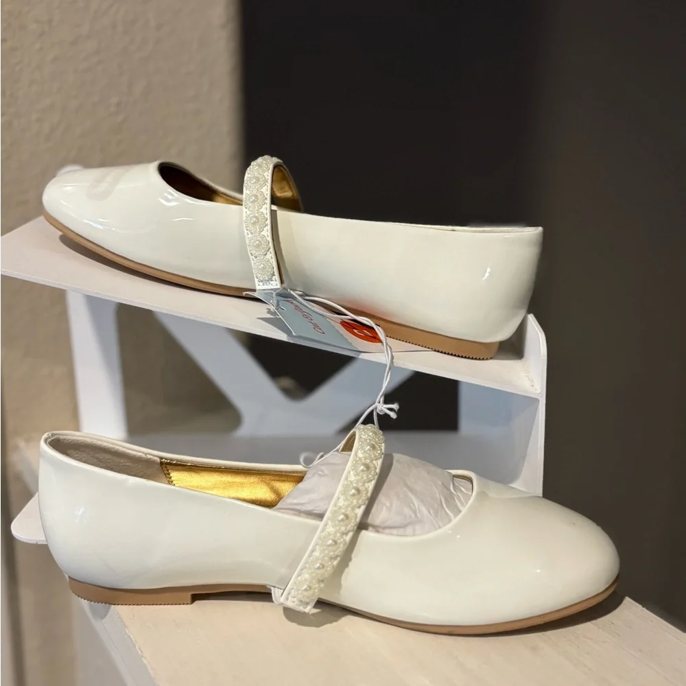 Kid's Brooke Ballet Flats Cat & Jack White Slip On Size 2 NEW